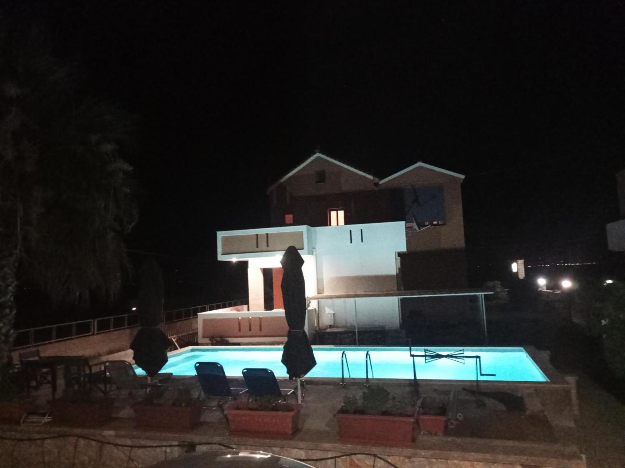 Nitelli'S Houses Skala Neon Kydonion Bagian luar foto