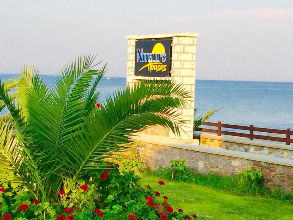 Nitelli'S Houses Skala Neon Kydonion Bagian luar foto